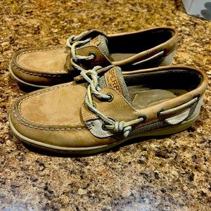 Sperry boat shoes, tan in color. Size 6